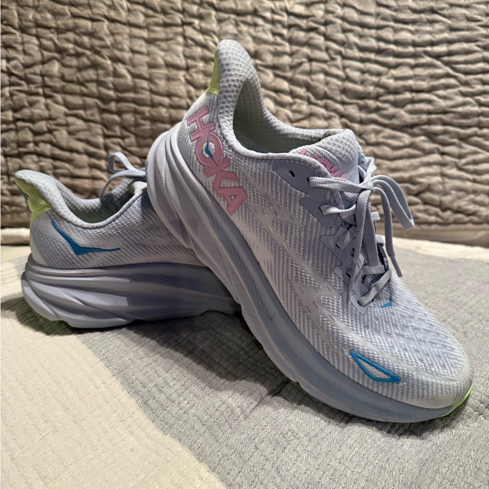 Hoka One One Clifton Ice gray Athletic Shoes with Cushioned Midsole